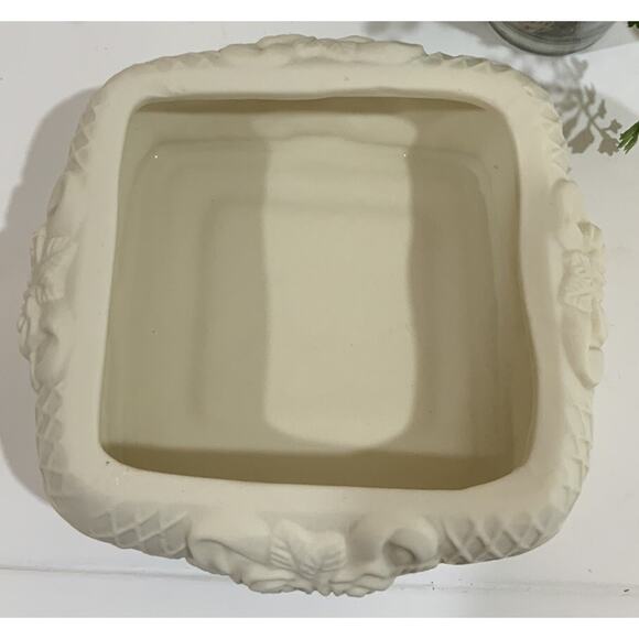 ￼Vtg Ornate Ceramic Cream Angel Roses Ribbon Weave Square Trinket Dish W Lid - Picture 9 of 10